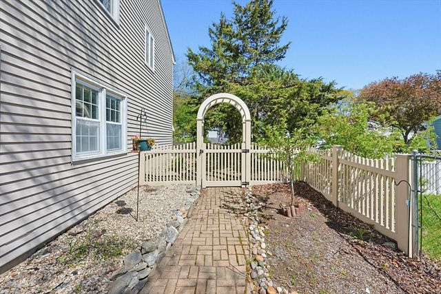 18 Anchorage Rd, Franklin, MA 02038