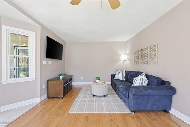 18 Anchorage Rd, Franklin, MA 02038