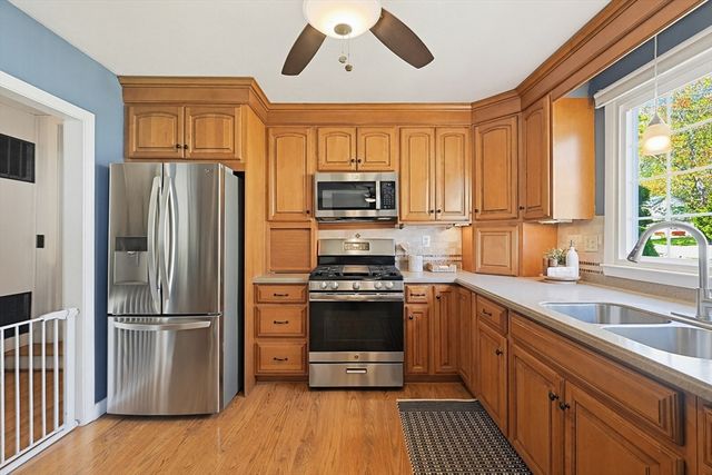 18 Anchorage Rd, Franklin, MA 02038