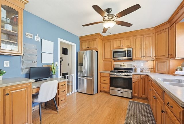 18 Anchorage Rd, Franklin, MA 02038
