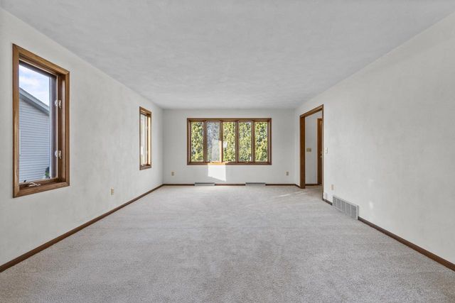 120 GREGOR COURT, Appleton, WI 54915