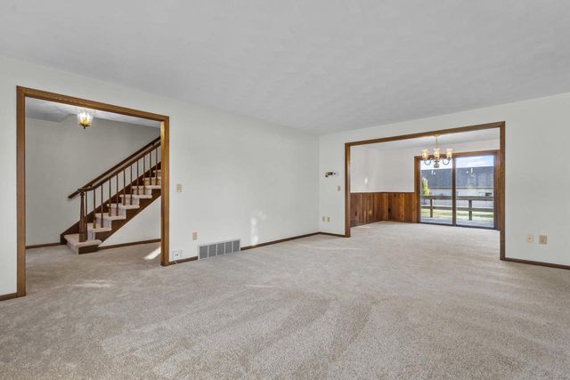 120 GREGOR COURT, Appleton, WI 54915