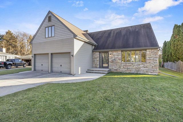 120 GREGOR COURT, Appleton, WI 54915