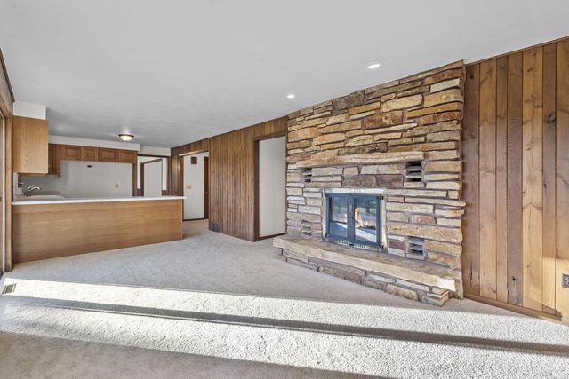 120 GREGOR COURT, Appleton, WI 54915