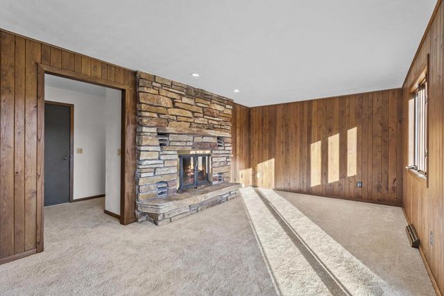 120 GREGOR COURT, Appleton, WI 54915