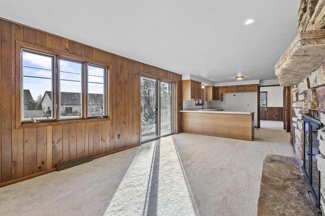 120 GREGOR COURT, Appleton, WI 54915