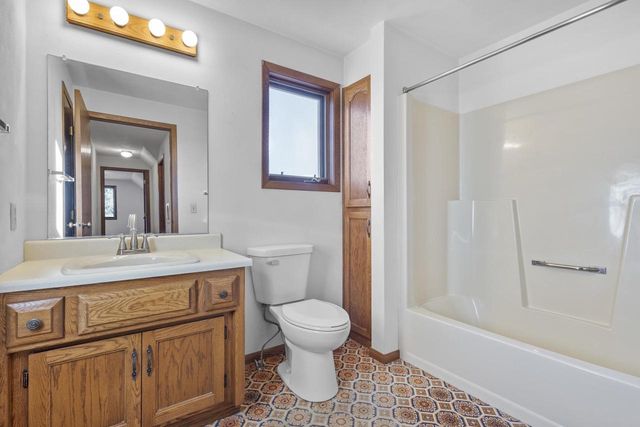 120 GREGOR COURT, Appleton, WI 54915