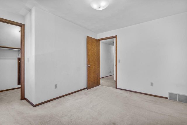 120 GREGOR COURT, Appleton, WI 54915