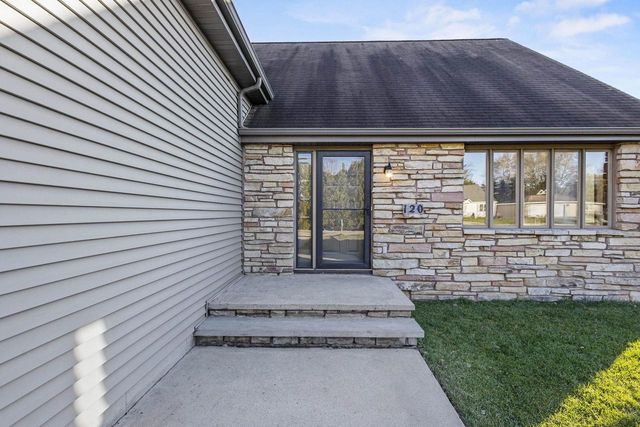 120 GREGOR COURT, Appleton, WI 54915