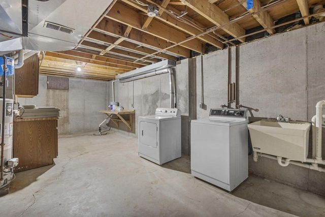 120 GREGOR COURT, Appleton, WI 54915