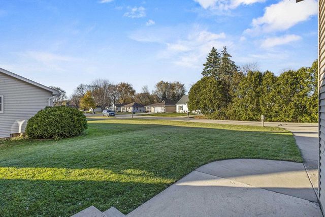 120 GREGOR COURT, Appleton, WI 54915