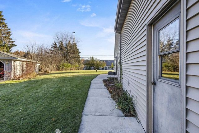 120 GREGOR COURT, Appleton, WI 54915