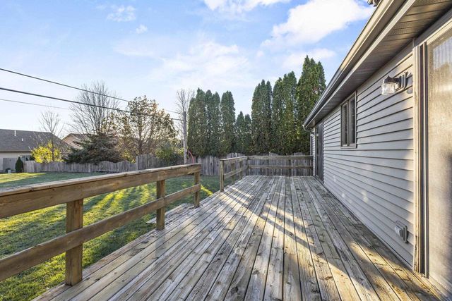 120 GREGOR COURT, Appleton, WI 54915