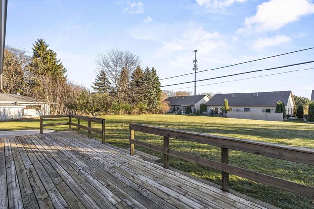 120 GREGOR COURT, Appleton, WI 54915