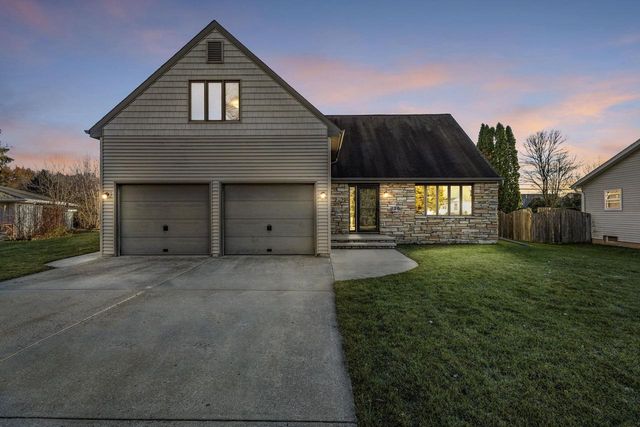 120 GREGOR COURT, Appleton, WI 54915