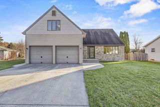 120 GREGOR COURT, Appleton, WI 54915