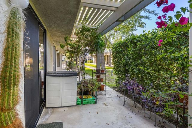 215 Via Reneca, Palm Desert, CA 92260