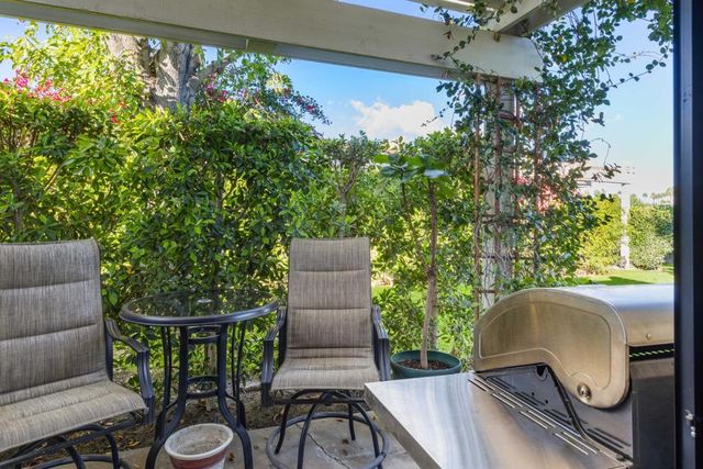 215 Via Reneca, Palm Desert, CA 92260