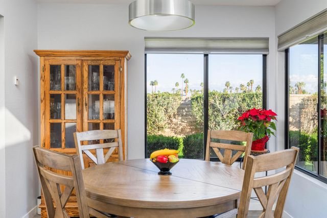 215 Via Reneca, Palm Desert, CA 92260