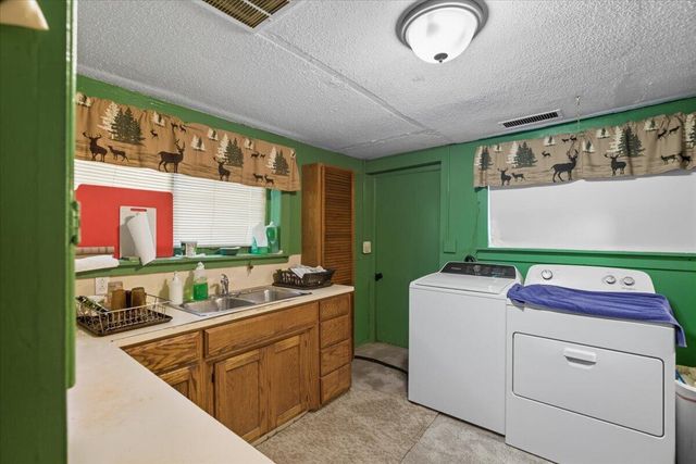 8 PICKARD Lane, Council Bluffs, IA 51501