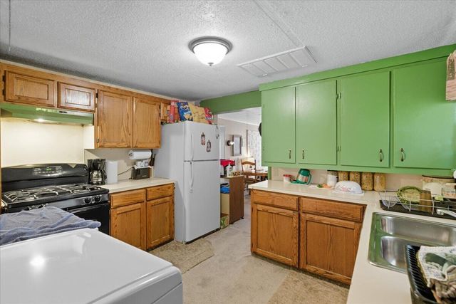 8 PICKARD Lane, Council Bluffs, IA 51501