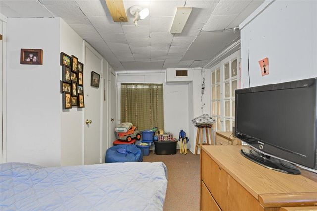 8 PICKARD Lane, Council Bluffs, IA 51501