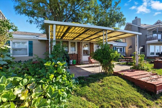 8 PICKARD Lane, Council Bluffs, IA 51501