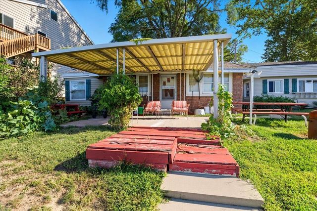 8 PICKARD Lane, Council Bluffs, IA 51501