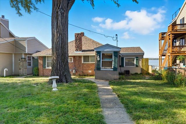 8 PICKARD Lane, Council Bluffs, IA 51501