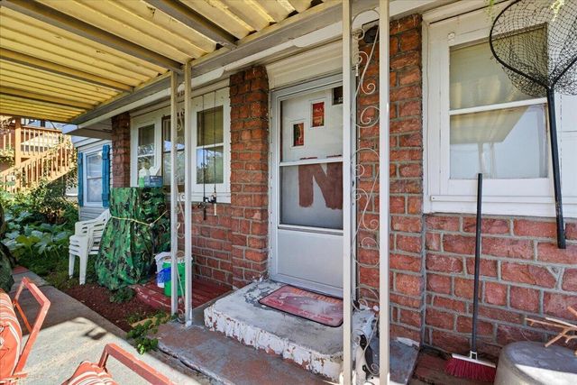 8 PICKARD Lane, Council Bluffs, IA 51501