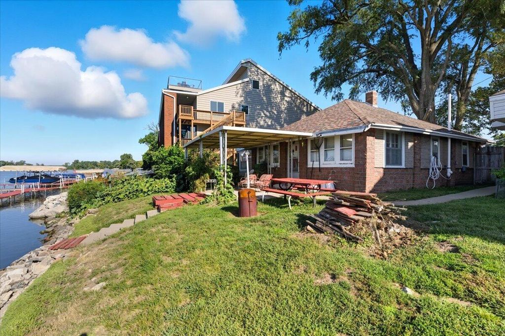 8 PICKARD Lane, Council Bluffs, IA 51501