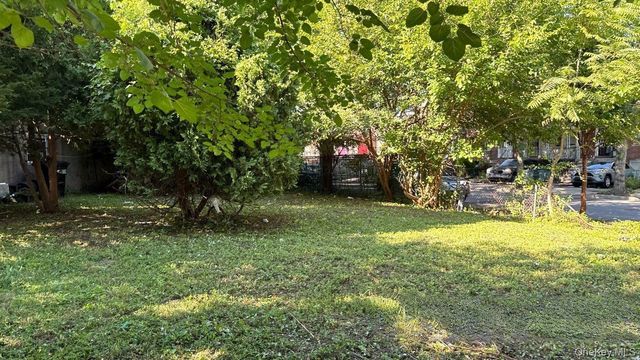 1049 E 233rd Street, Bronx, NY 10466