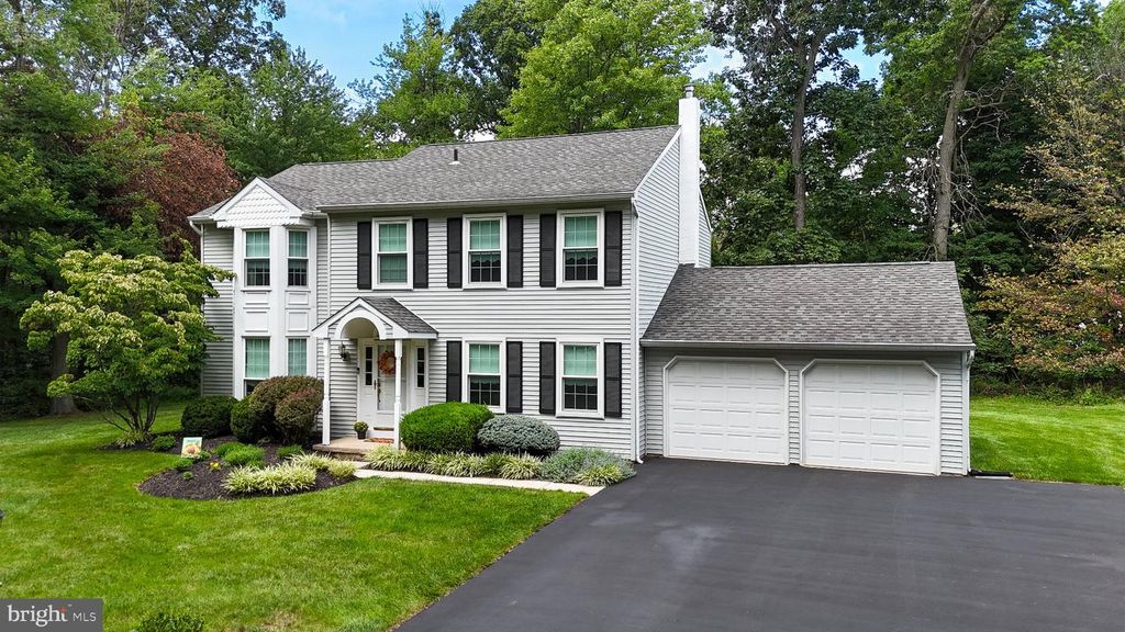 301 GRAYS LN, LANSDALE, PA 19446 — exterior