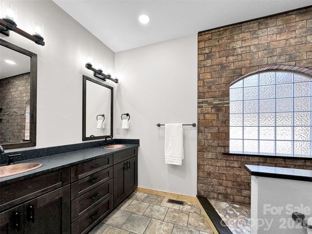 171 Cowtail Cove, Clyde, NC 28721