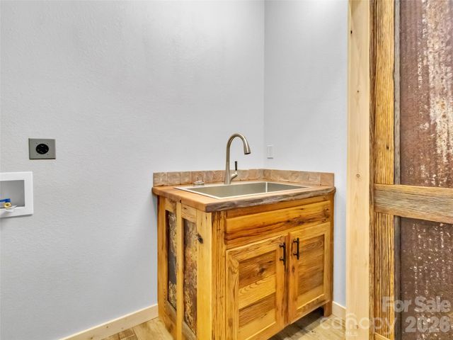 171 Cowtail Cove, Clyde, NC 28721