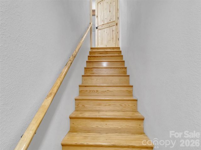 171 Cowtail Cove, Clyde, NC 28721