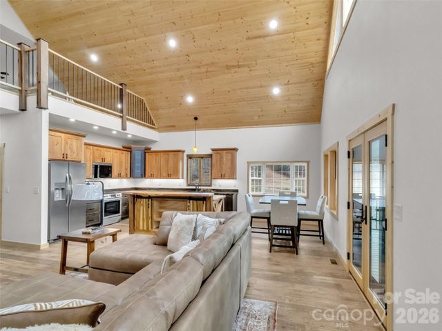 171 Cowtail Cove, Clyde, NC 28721