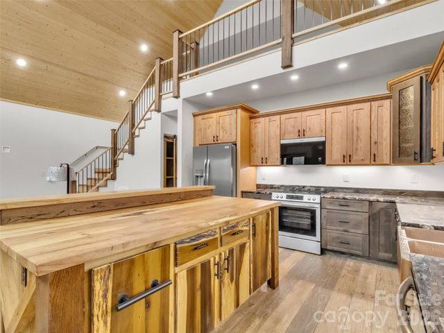 171 Cowtail Cove, Clyde, NC 28721