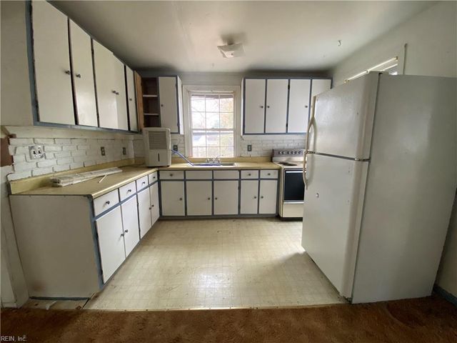 86 Cavalier RD, Hampton, VA 23669