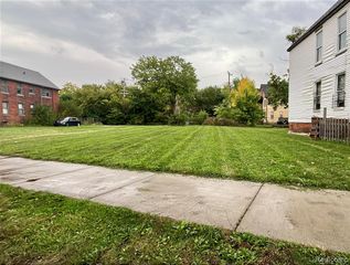 4153 W Warren Avenue, Detroit, MI 48210