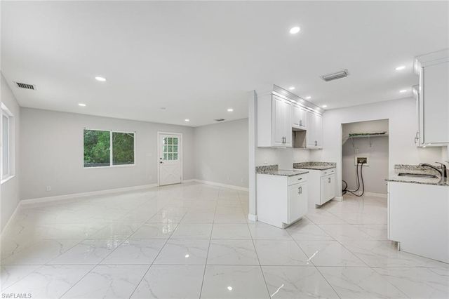 605 12th AVE NE, Naples, FL 34120