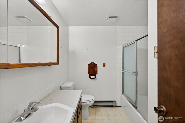 113 N Hawthorne Street, Burlington, WA 98233