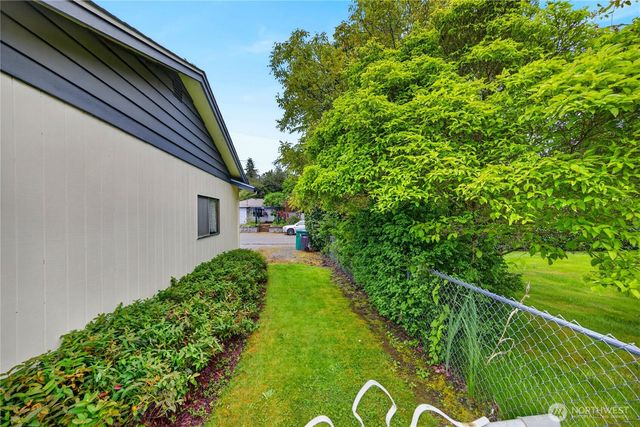 113 N Hawthorne Street, Burlington, WA 98233