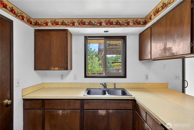 113 N Hawthorne Street, Burlington, WA 98233