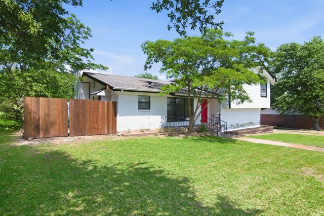 333 Arrowhead Street, Fort Worth, TX 76108
