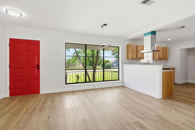 333 Arrowhead Street, Fort Worth, TX 76108