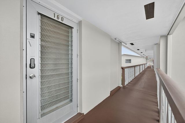 160 Easthampton G, West Palm Beach, FL 33417