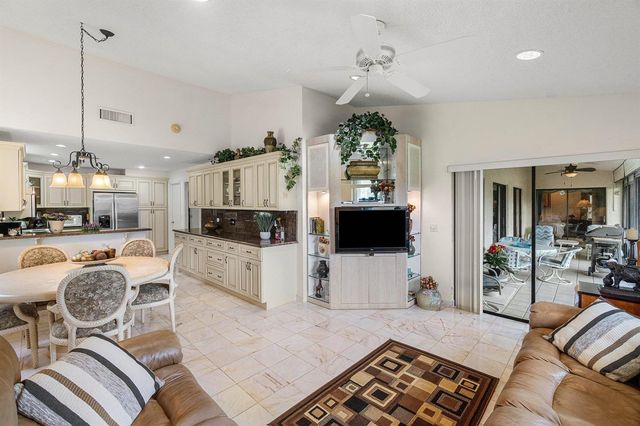 5692 Willow Creek Lane, Delray Beach, FL 33484