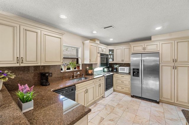 5692 Willow Creek Lane, Delray Beach, FL 33484