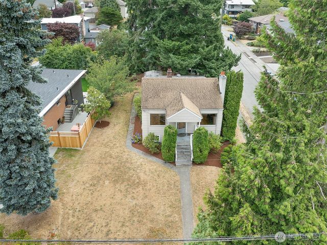 9002 2nd Avenue NE, Seattle, WA 98115